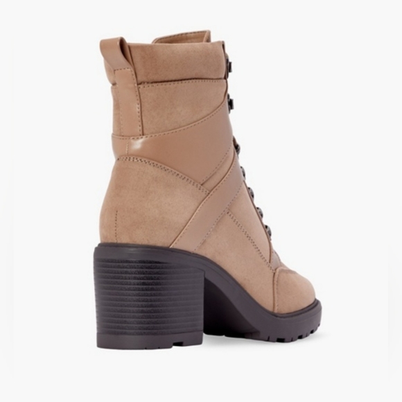 Edde Lace-Up Bootie Size 7 wide Justfab - Picture 3 of 8